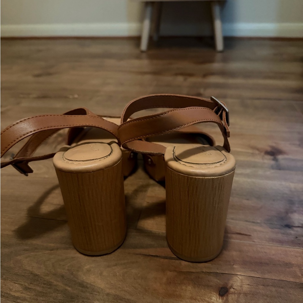 Universal Thread Tan Platform Heels - Picture 2 of 4